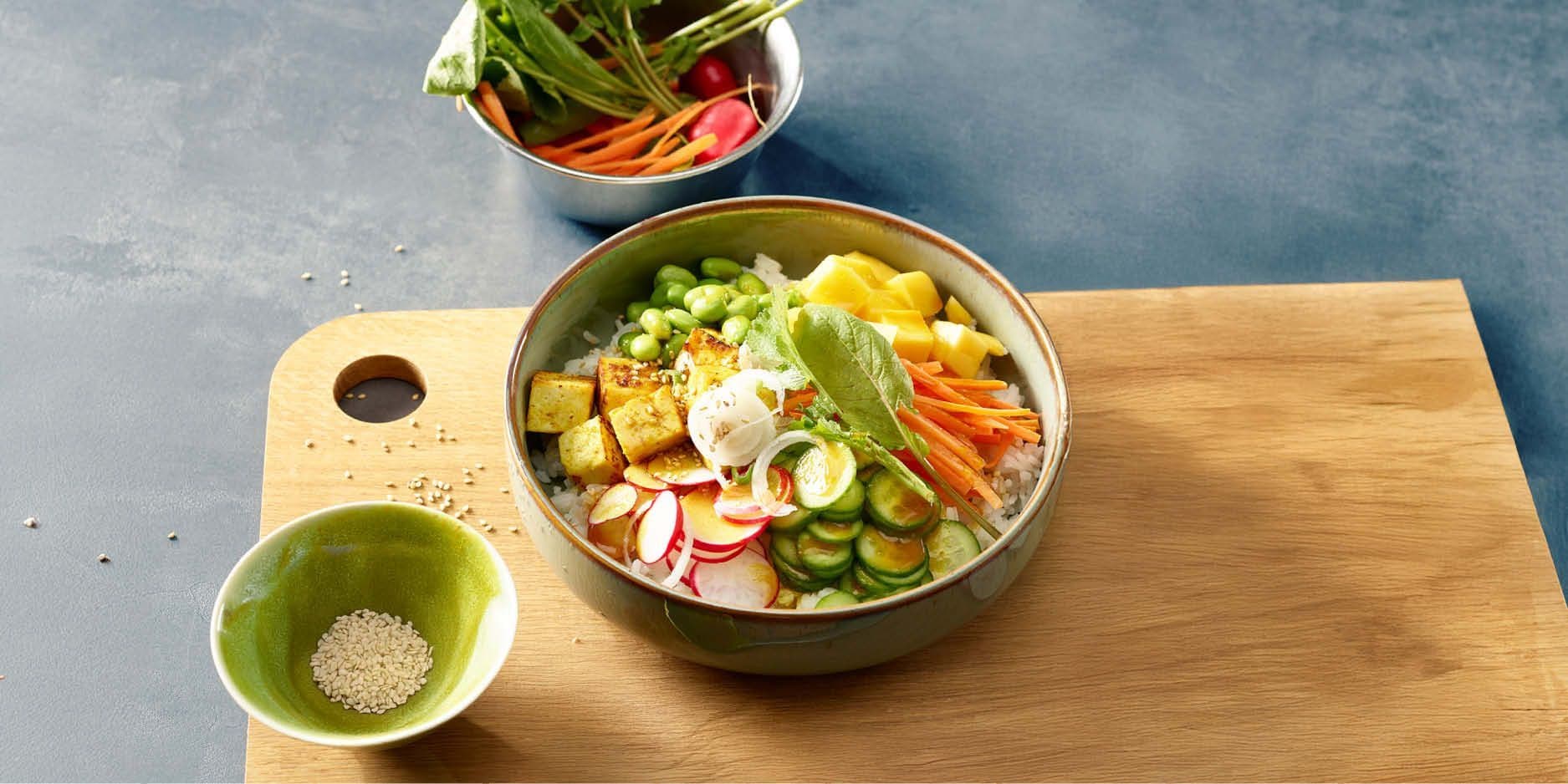 Buddha-Bowl mit Curry-Tofu